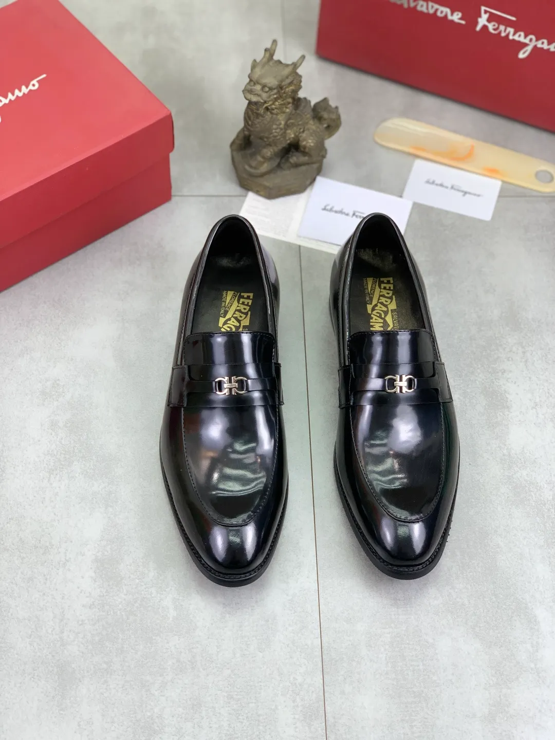 Men's Men's Shoes 💰P480💰[New Style] Water-dyed Niuli 🆘[Salvatore Ferragamo] Ferragamo's latest casual business leather shoes for men! Available at counters simultaneously! The fabric is made of specially imported original calfskin, and the interior is made of imported water-dyed cowhide. It is absolutely luxurious and leads the fashion trend. Matching code: 39-44, black optional